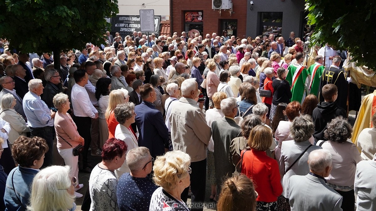 Procesja Bożego Ciała w sanktuarium pw. św. Antoniego Padewskiego [19.06.2025] - zdjęcie #118 - eOstroleka.pl