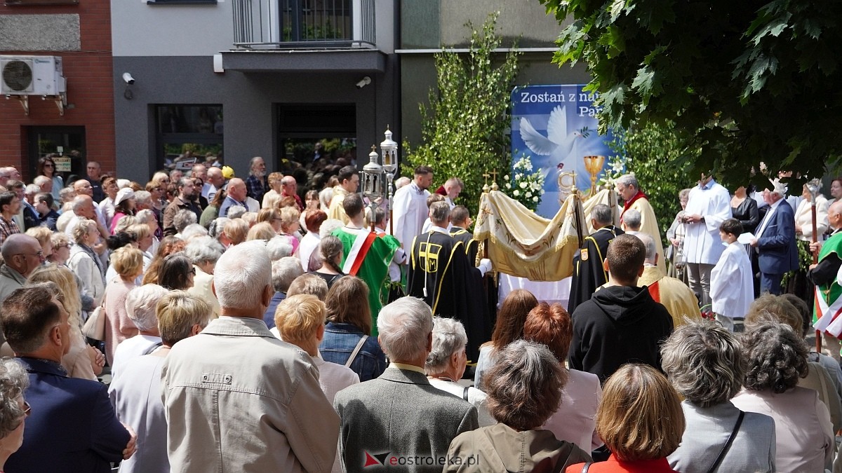 Procesja Bożego Ciała w sanktuarium pw. św. Antoniego Padewskiego [19.06.2025] - zdjęcie #116 - eOstroleka.pl