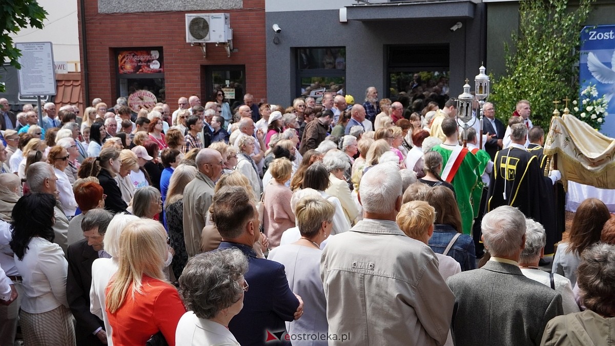 Procesja Bożego Ciała w sanktuarium pw. św. Antoniego Padewskiego [19.06.2025] - zdjęcie #114 - eOstroleka.pl