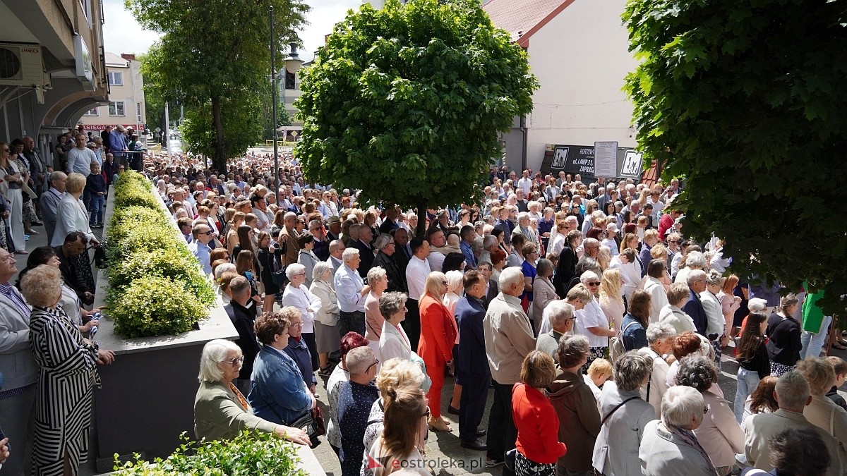 Procesja Bożego Ciała w sanktuarium pw. św. Antoniego Padewskiego [19.06.2025] - zdjęcie #108 - eOstroleka.pl