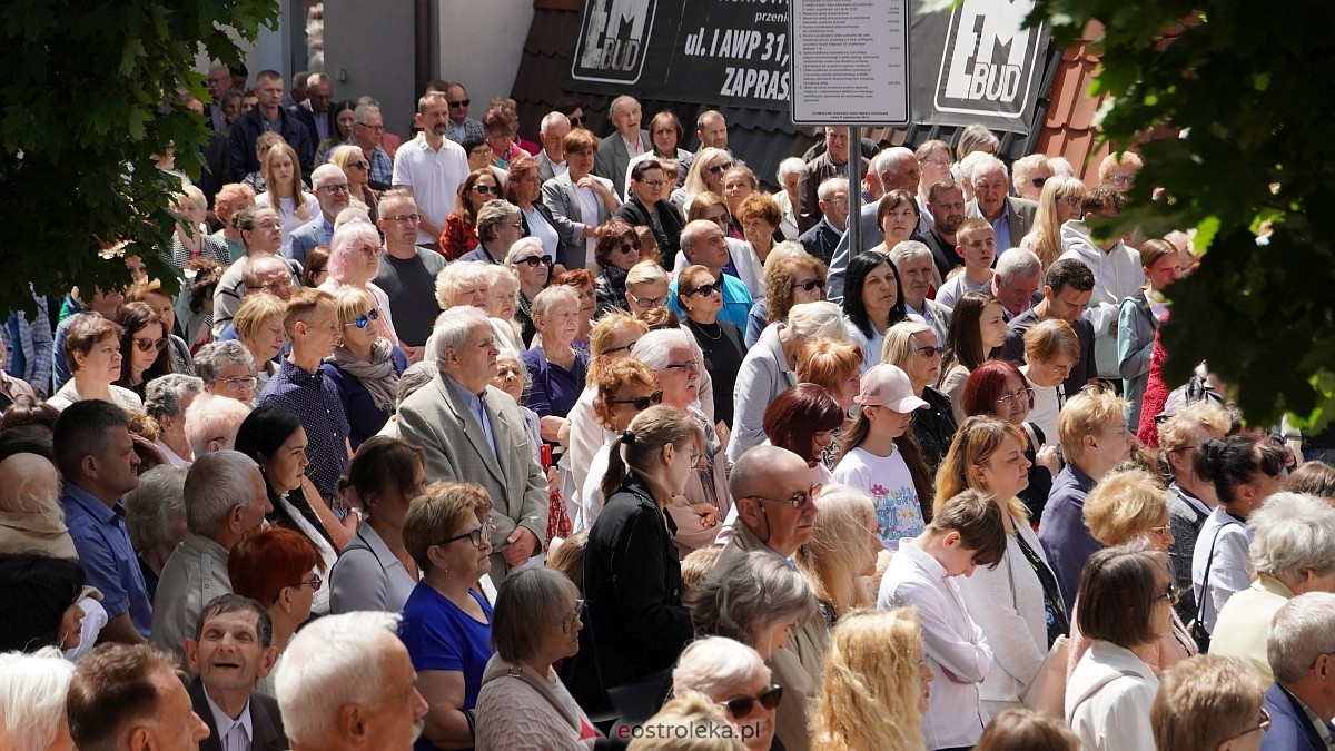 Procesja Bożego Ciała w sanktuarium pw. św. Antoniego Padewskiego [19.06.2025] - zdjęcie #107 - eOstroleka.pl
