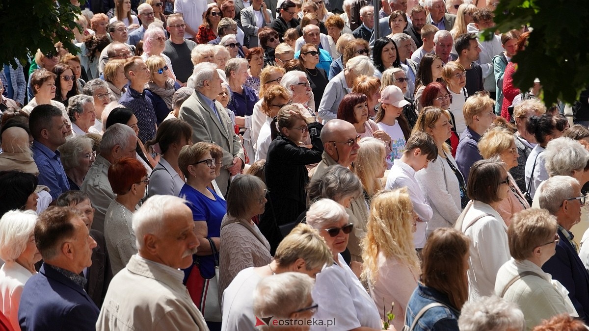 Procesja Bożego Ciała w sanktuarium pw. św. Antoniego Padewskiego [19.06.2025] - zdjęcie #106 - eOstroleka.pl