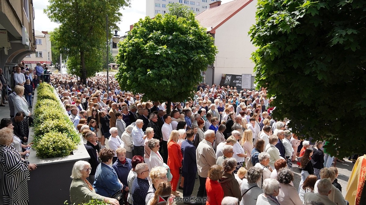 Procesja Bożego Ciała w sanktuarium pw. św. Antoniego Padewskiego [19.06.2025] - zdjęcie #104 - eOstroleka.pl