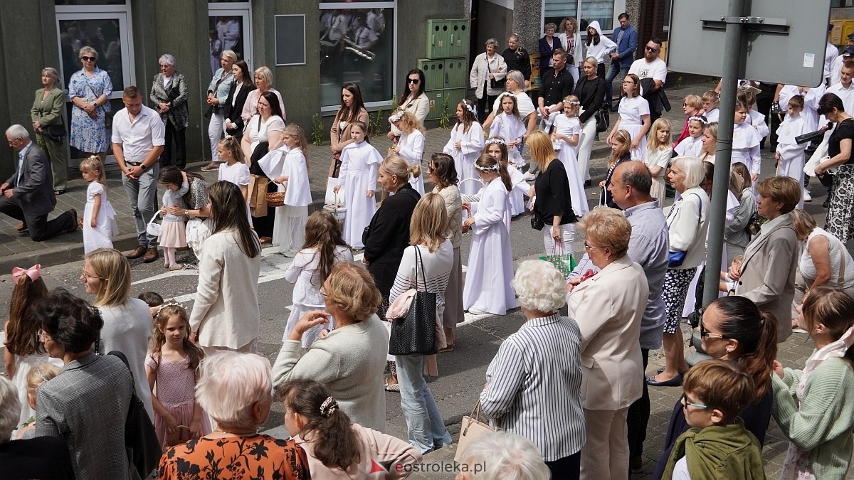 Procesja Bożego Ciała w sanktuarium pw. św. Antoniego Padewskiego [19.06.2025] - zdjęcie #103 - eOstroleka.pl
