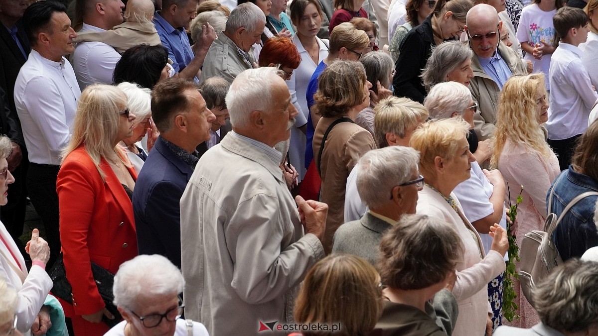 Procesja Bożego Ciała w sanktuarium pw. św. Antoniego Padewskiego [19.06.2025] - zdjęcie #101 - eOstroleka.pl