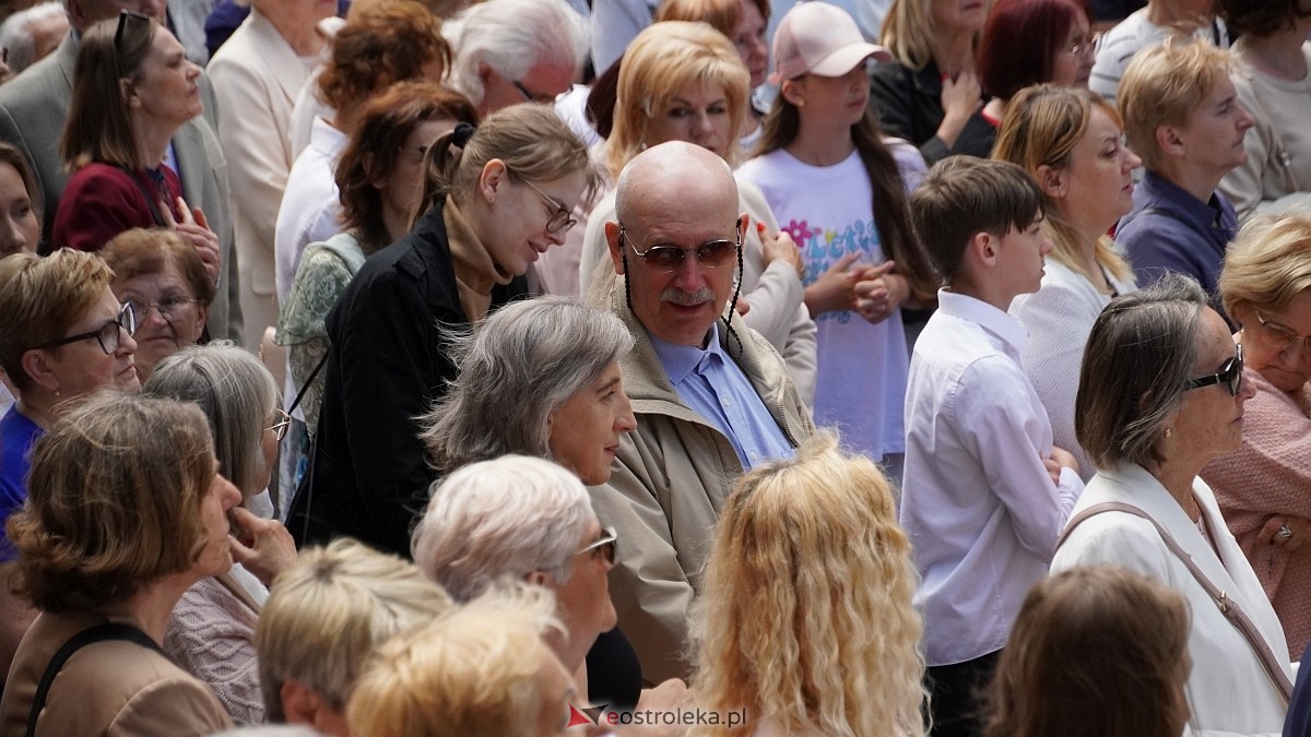 Procesja Bożego Ciała w sanktuarium pw. św. Antoniego Padewskiego [19.06.2025] - zdjęcie #100 - eOstroleka.pl