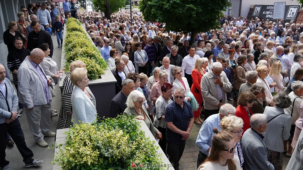 Procesja Bożego Ciała w sanktuarium pw. św. Antoniego Padewskiego [19.06.2025] - zdjęcie #98 - eOstroleka.pl
