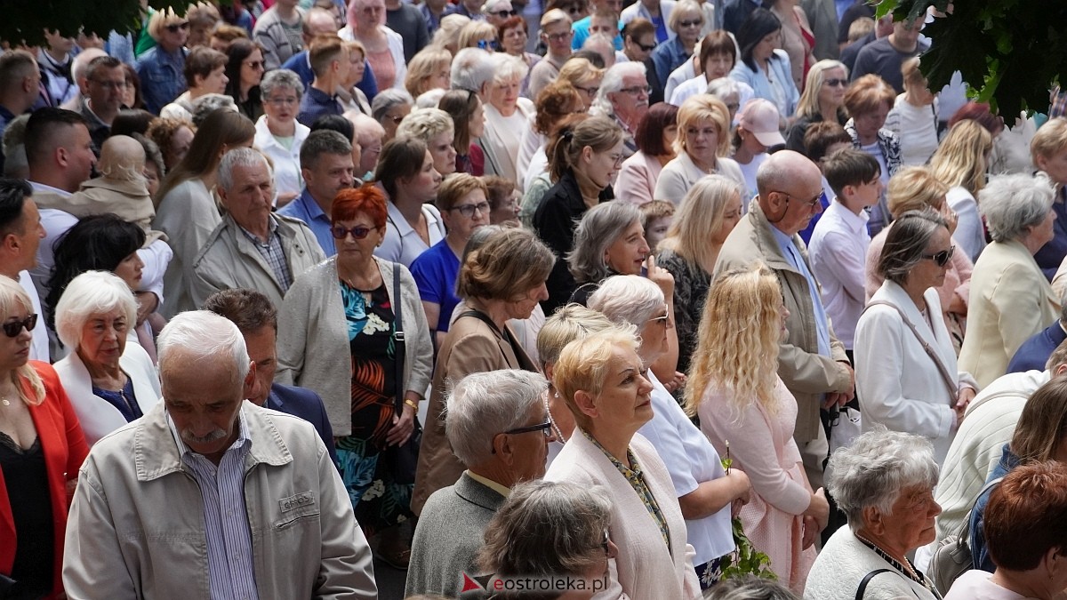 Procesja Bożego Ciała w sanktuarium pw. św. Antoniego Padewskiego [19.06.2025] - zdjęcie #96 - eOstroleka.pl