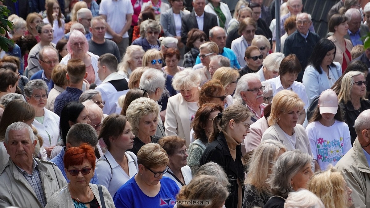 Procesja Bożego Ciała w sanktuarium pw. św. Antoniego Padewskiego [19.06.2025] - zdjęcie #95 - eOstroleka.pl