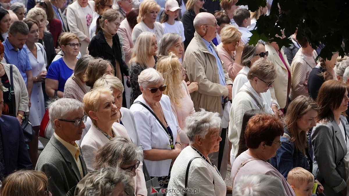 Procesja Bożego Ciała w sanktuarium pw. św. Antoniego Padewskiego [19.06.2025] - zdjęcie #94 - eOstroleka.pl