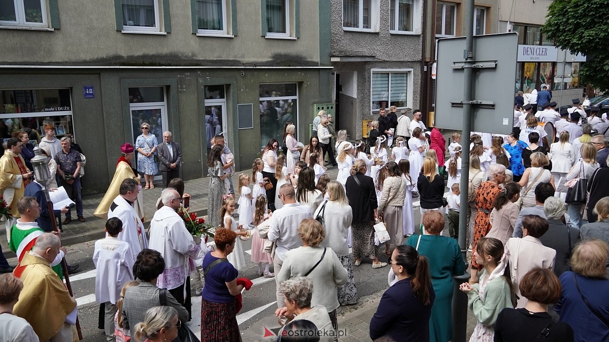 Procesja Bożego Ciała w sanktuarium pw. św. Antoniego Padewskiego [19.06.2025] - zdjęcie #92 - eOstroleka.pl