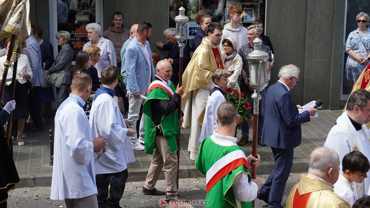 Procesja Bożego Ciała w sanktuarium pw. św. Antoniego Padewskiego [19.06.2025] - zdjęcie #90 - eOstroleka.pl