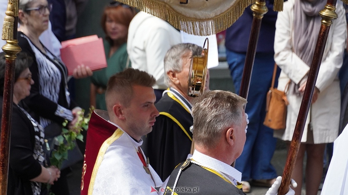 Procesja Bożego Ciała w sanktuarium pw. św. Antoniego Padewskiego [19.06.2025] - zdjęcie #86 - eOstroleka.pl