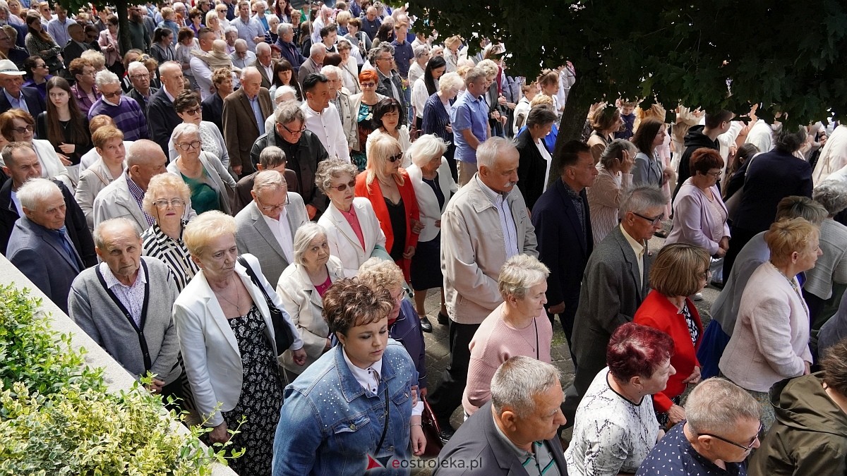 Procesja Bożego Ciała w sanktuarium pw. św. Antoniego Padewskiego [19.06.2025] - zdjęcie #85 - eOstroleka.pl
