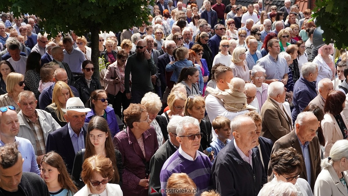 Procesja Bożego Ciała w sanktuarium pw. św. Antoniego Padewskiego [19.06.2025] - zdjęcie #82 - eOstroleka.pl