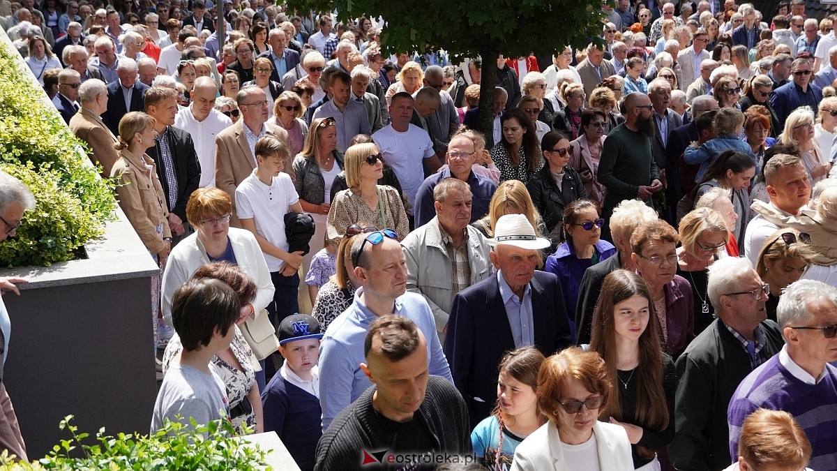 Procesja Bożego Ciała w sanktuarium pw. św. Antoniego Padewskiego [19.06.2025] - zdjęcie #79 - eOstroleka.pl