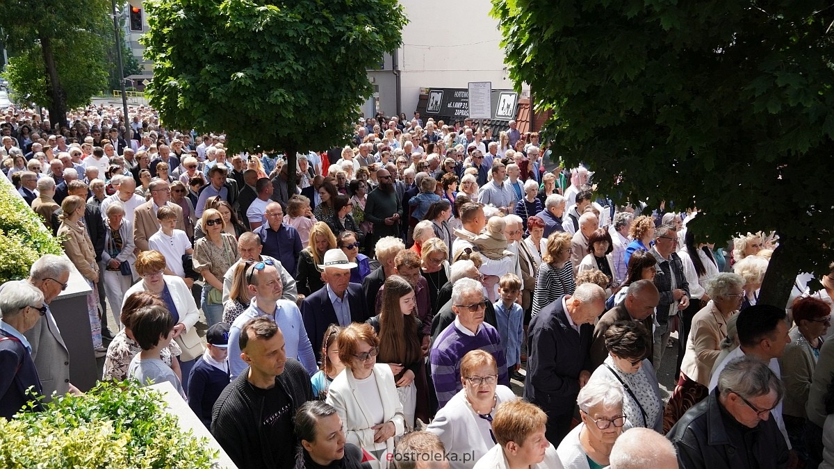 Procesja Bożego Ciała w sanktuarium pw. św. Antoniego Padewskiego [19.06.2025] - zdjęcie #78 - eOstroleka.pl