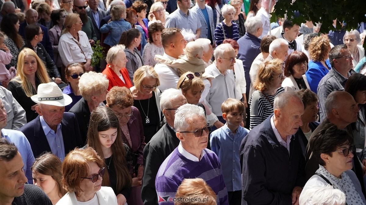 Procesja Bożego Ciała w sanktuarium pw. św. Antoniego Padewskiego [19.06.2025] - zdjęcie #77 - eOstroleka.pl