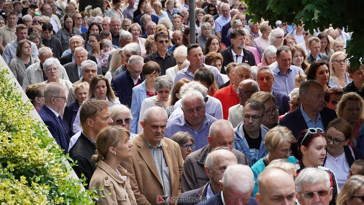Procesja Bożego Ciała w sanktuarium pw. św. Antoniego Padewskiego [19.06.2025] - zdjęcie #65 - eOstroleka.pl