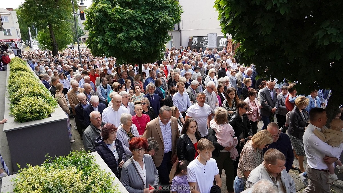 Procesja Bożego Ciała w sanktuarium pw. św. Antoniego Padewskiego [19.06.2025] - zdjęcie #62 - eOstroleka.pl