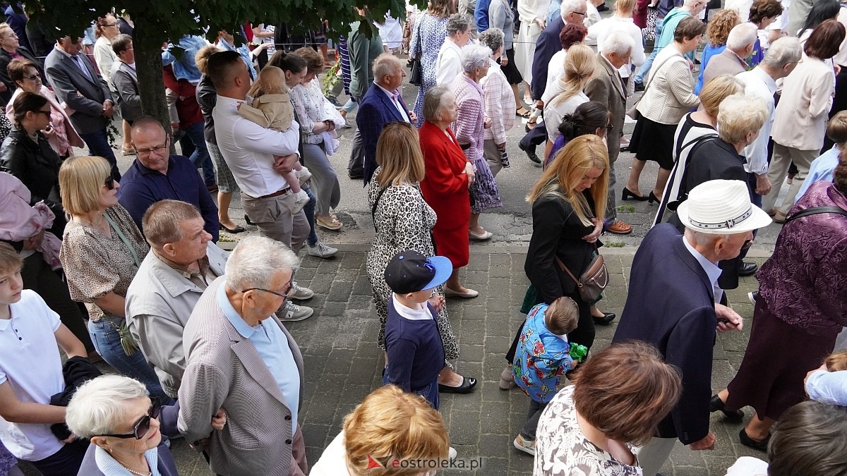 Procesja Bożego Ciała w sanktuarium pw. św. Antoniego Padewskiego [19.06.2025] - zdjęcie #61 - eOstroleka.pl