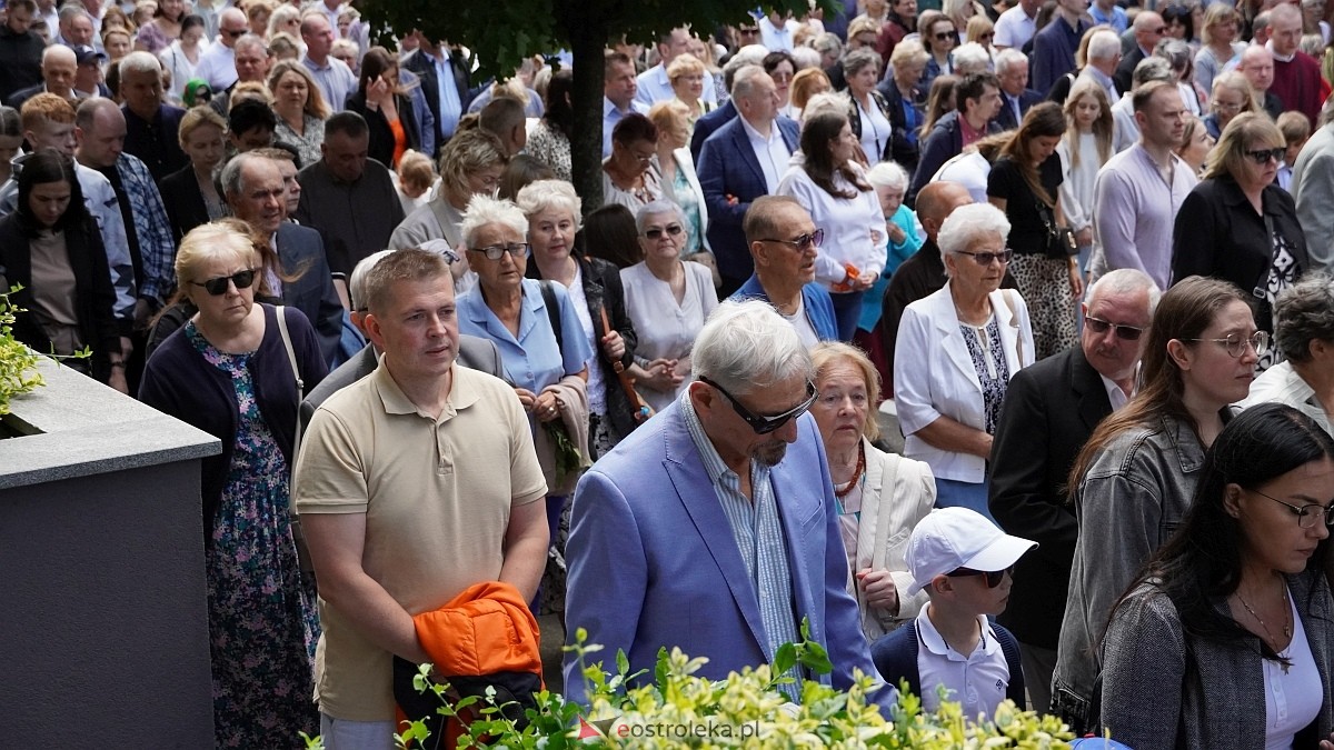 Procesja Bożego Ciała w sanktuarium pw. św. Antoniego Padewskiego [19.06.2025] - zdjęcie #56 - eOstroleka.pl