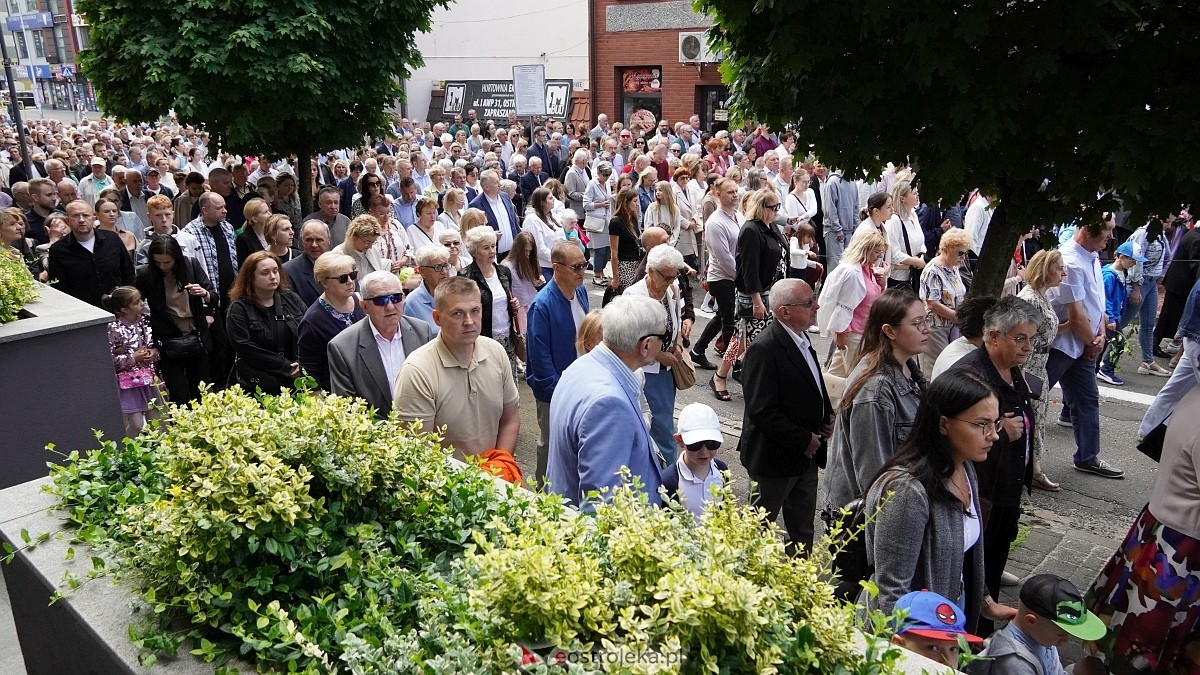 Procesja Bożego Ciała w sanktuarium pw. św. Antoniego Padewskiego [19.06.2025] - zdjęcie #54 - eOstroleka.pl