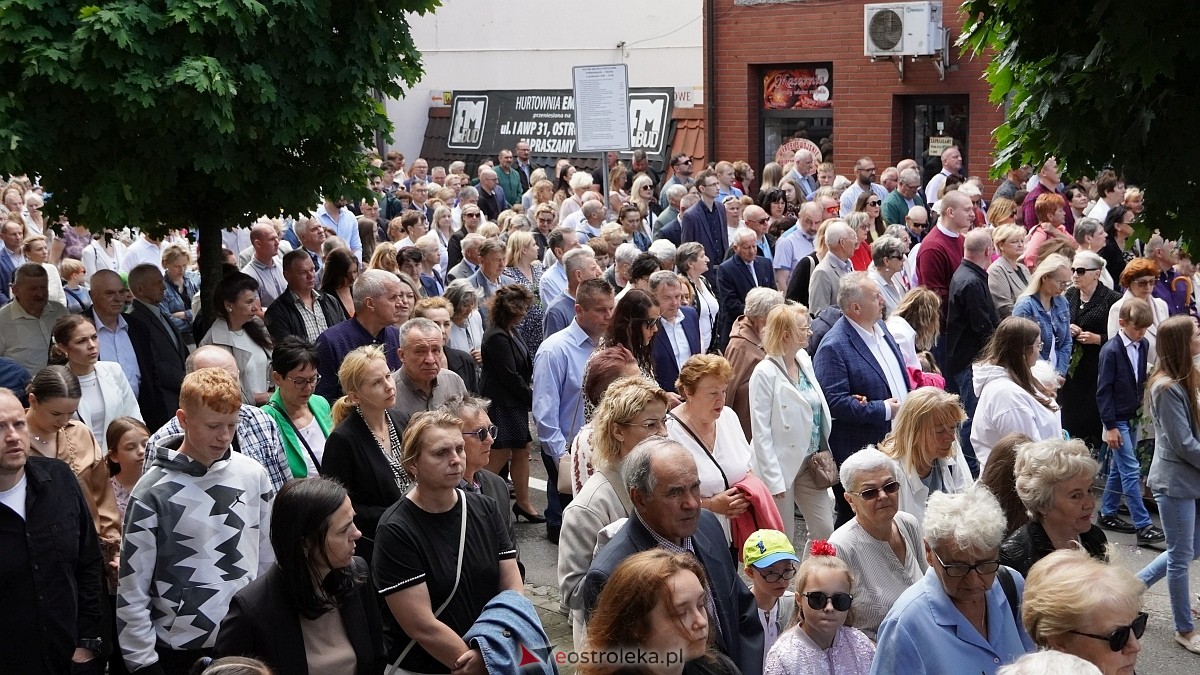 Procesja Bożego Ciała w sanktuarium pw. św. Antoniego Padewskiego [19.06.2025] - zdjęcie #51 - eOstroleka.pl