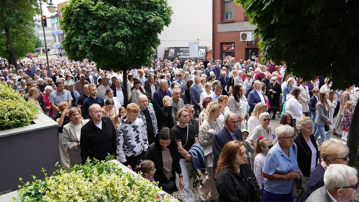 Procesja Bożego Ciała w sanktuarium pw. św. Antoniego Padewskiego [19.06.2025] - zdjęcie #50 - eOstroleka.pl