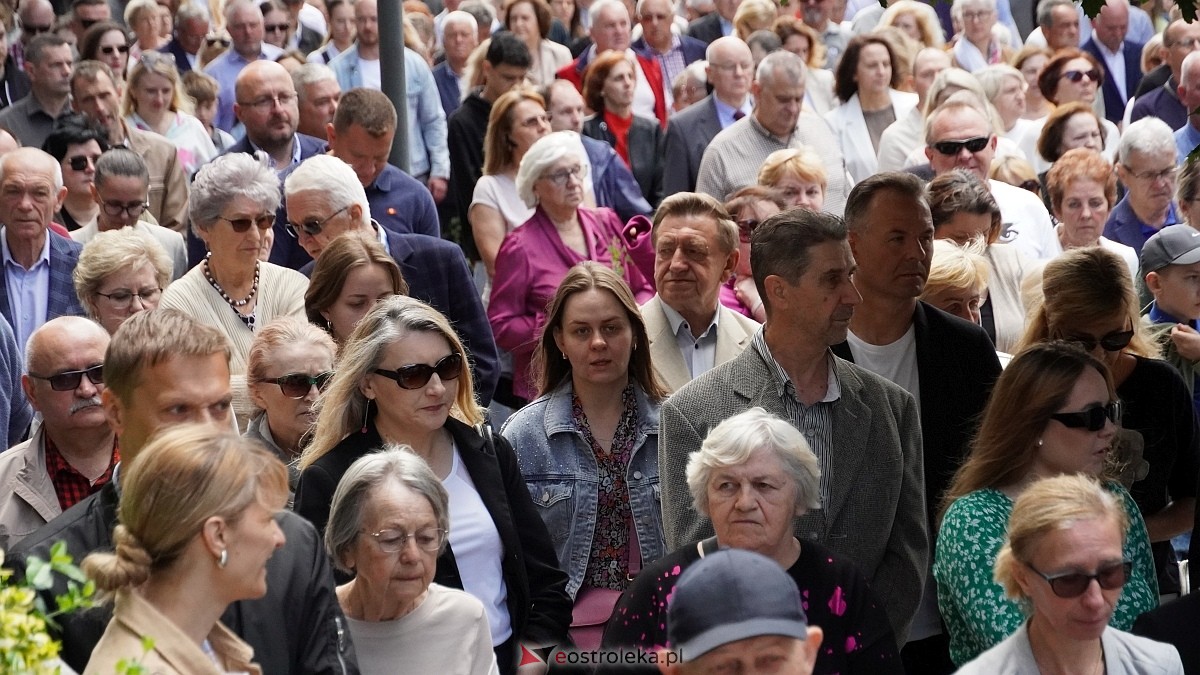 Procesja Bożego Ciała w sanktuarium pw. św. Antoniego Padewskiego [19.06.2025] - zdjęcie #44 - eOstroleka.pl