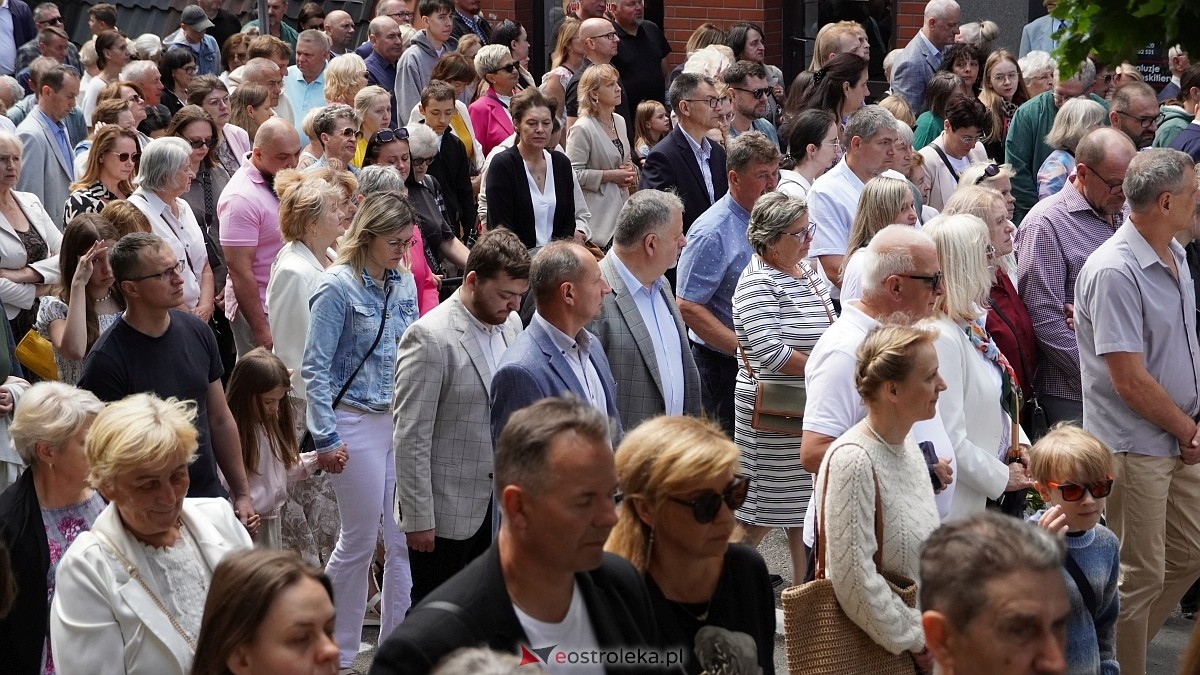 Procesja Bożego Ciała w sanktuarium pw. św. Antoniego Padewskiego [19.06.2025] - zdjęcie #33 - eOstroleka.pl