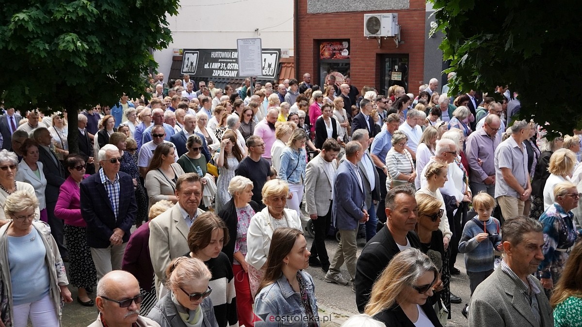 Procesja Bożego Ciała w sanktuarium pw. św. Antoniego Padewskiego [19.06.2025] - zdjęcie #32 - eOstroleka.pl