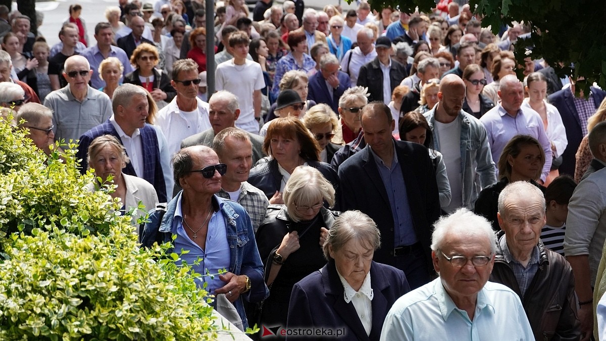 Procesja Bożego Ciała w sanktuarium pw. św. Antoniego Padewskiego [19.06.2025] - zdjęcie #19 - eOstroleka.pl