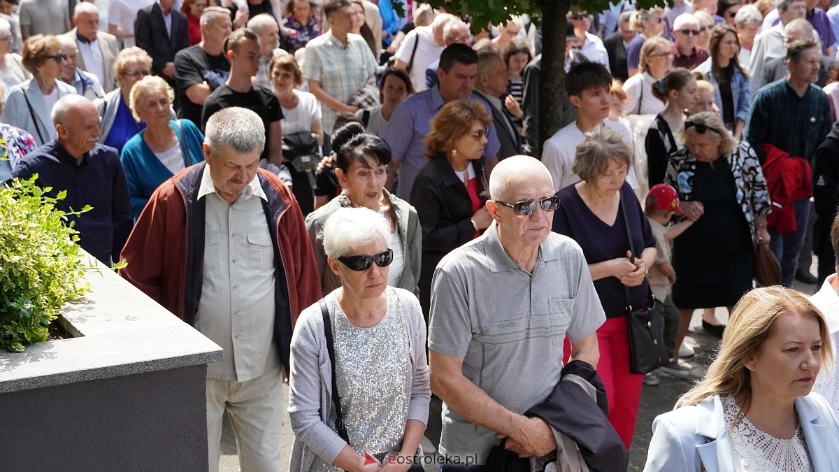Procesja Bożego Ciała w sanktuarium pw. św. Antoniego Padewskiego [19.06.2025] - zdjęcie #8 - eOstroleka.pl