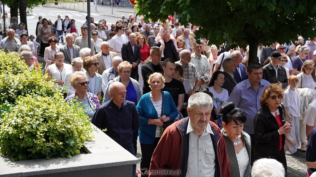 Procesja Bożego Ciała w sanktuarium pw. św. Antoniego Padewskiego [19.06.2025] - zdjęcie #6 - eOstroleka.pl