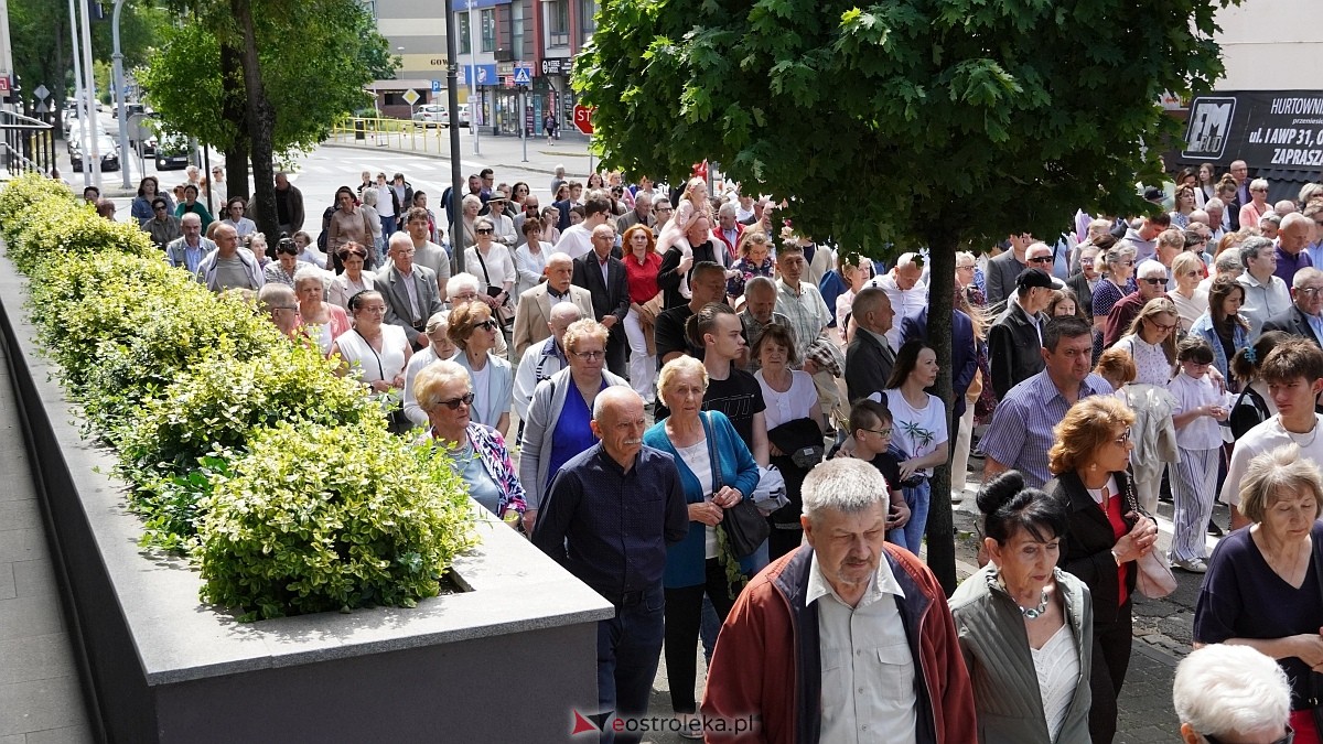 Procesja Bożego Ciała w sanktuarium pw. św. Antoniego Padewskiego [19.06.2025] - zdjęcie #5 - eOstroleka.pl