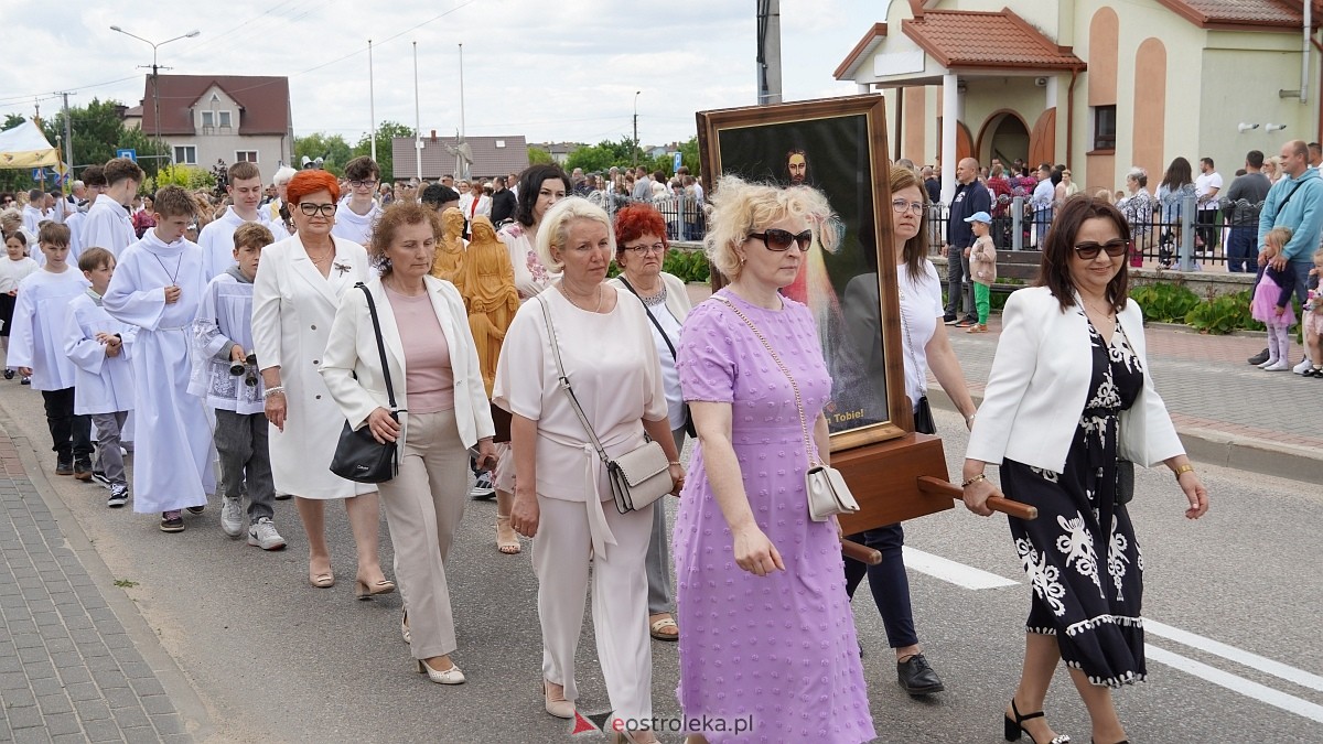 Procesja Bożego Ciała w parafii pw. NMP Królowej Rodzin [19.06.2025] - zdjęcie #177 - eOstroleka.pl