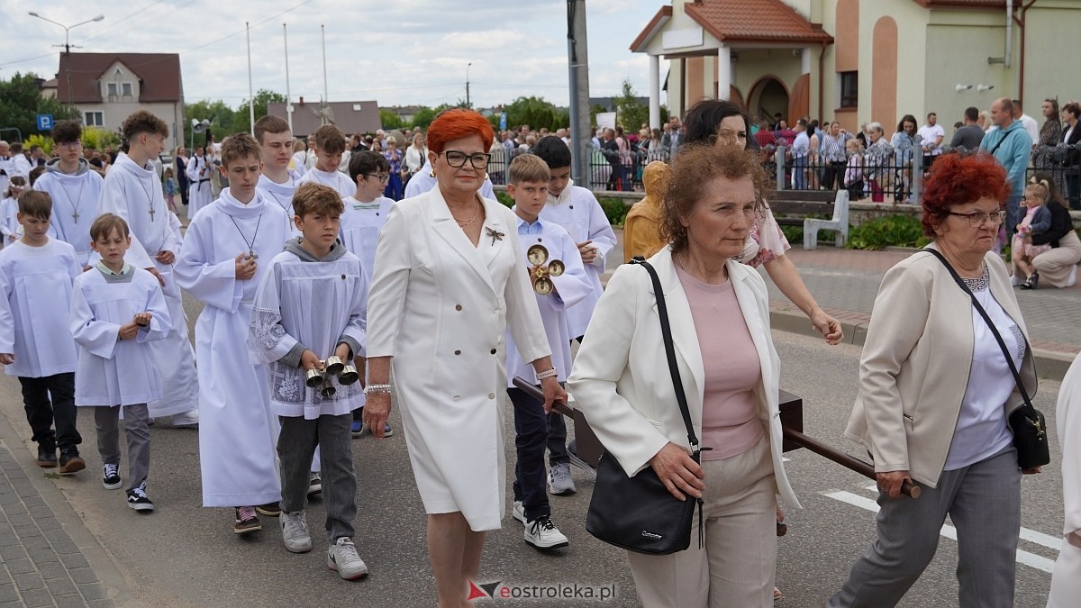 Procesja Bożego Ciała w parafii pw. NMP Królowej Rodzin [19.06.2025] - zdjęcie #176 - eOstroleka.pl