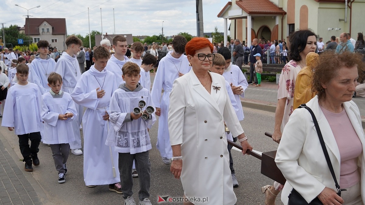 Procesja Bożego Ciała w parafii pw. NMP Królowej Rodzin [19.06.2025] - zdjęcie #175 - eOstroleka.pl