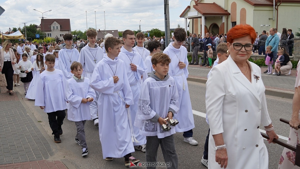 Procesja Bożego Ciała w parafii pw. NMP Królowej Rodzin [19.06.2025] - zdjęcie #174 - eOstroleka.pl