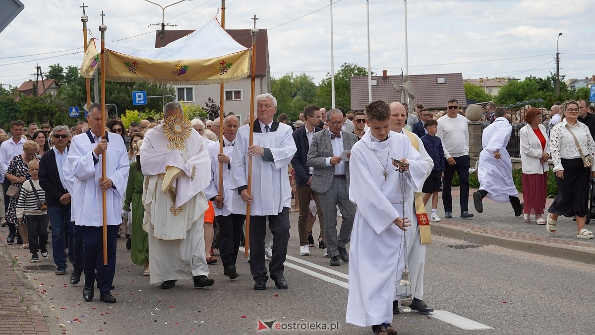 Procesja Bożego Ciała w parafii pw. NMP Królowej Rodzin [19.06.2025] - zdjęcie #167 - eOstroleka.pl