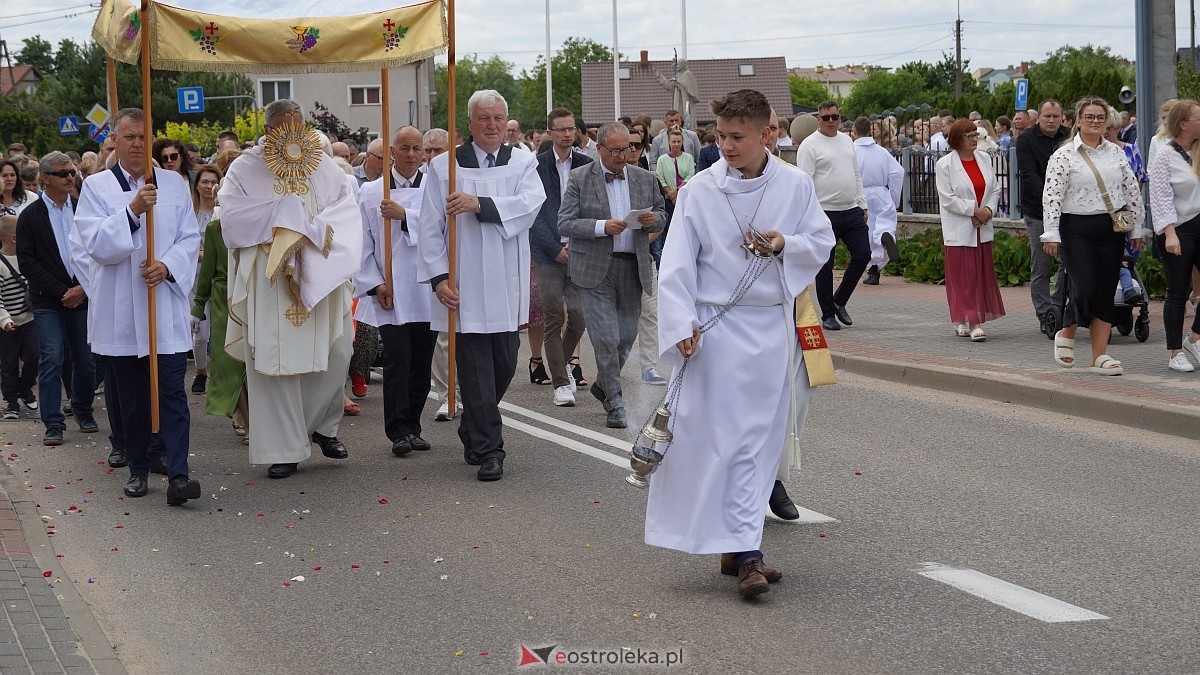 Procesja Bożego Ciała w parafii pw. NMP Królowej Rodzin [19.06.2025] - zdjęcie #166 - eOstroleka.pl