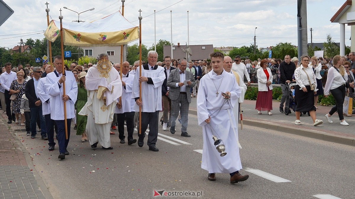 Procesja Bożego Ciała w parafii pw. NMP Królowej Rodzin [19.06.2025] - zdjęcie #165 - eOstroleka.pl