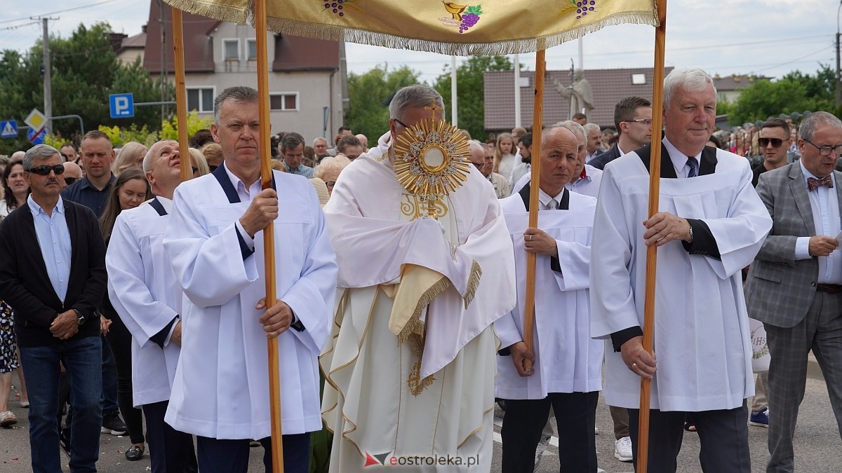 Procesja Bożego Ciała w parafii pw. NMP Królowej Rodzin [19.06.2025] - zdjęcie #162 - eOstroleka.pl