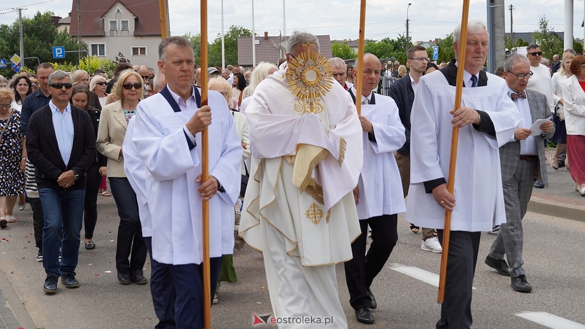 Procesja Bożego Ciała w parafii pw. NMP Królowej Rodzin [19.06.2025] - zdjęcie #161 - eOstroleka.pl