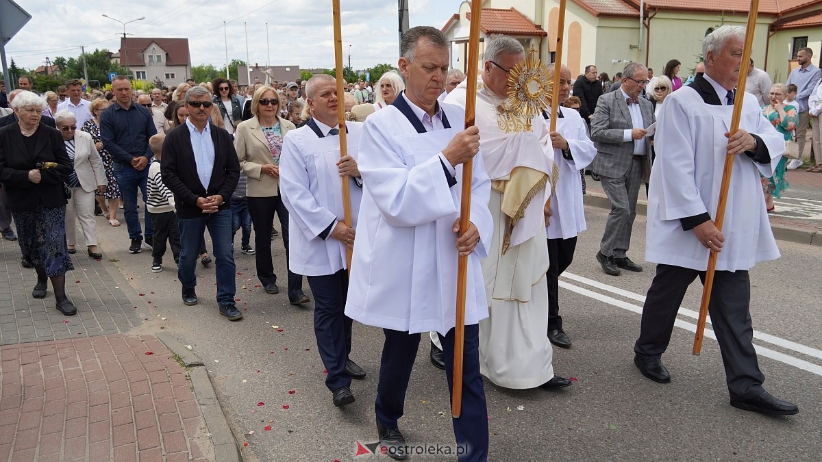 Procesja Bożego Ciała w parafii pw. NMP Królowej Rodzin [19.06.2025] - zdjęcie #157 - eOstroleka.pl