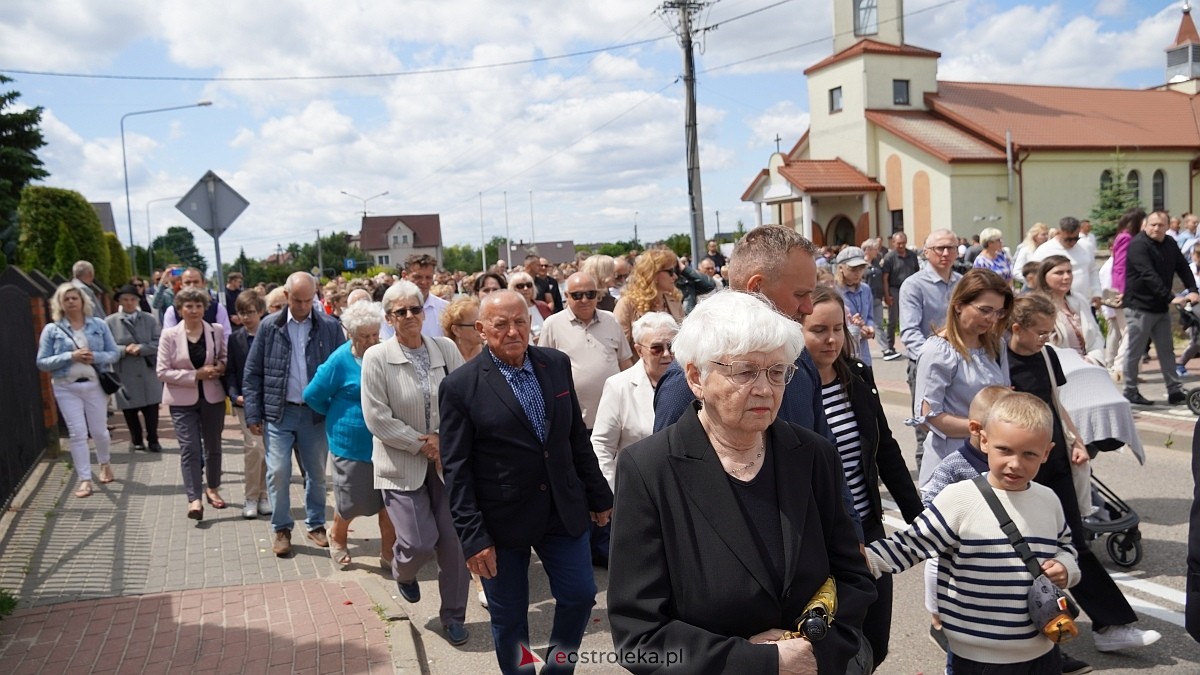 Procesja Bożego Ciała w parafii pw. NMP Królowej Rodzin [19.06.2025] - zdjęcie #156 - eOstroleka.pl