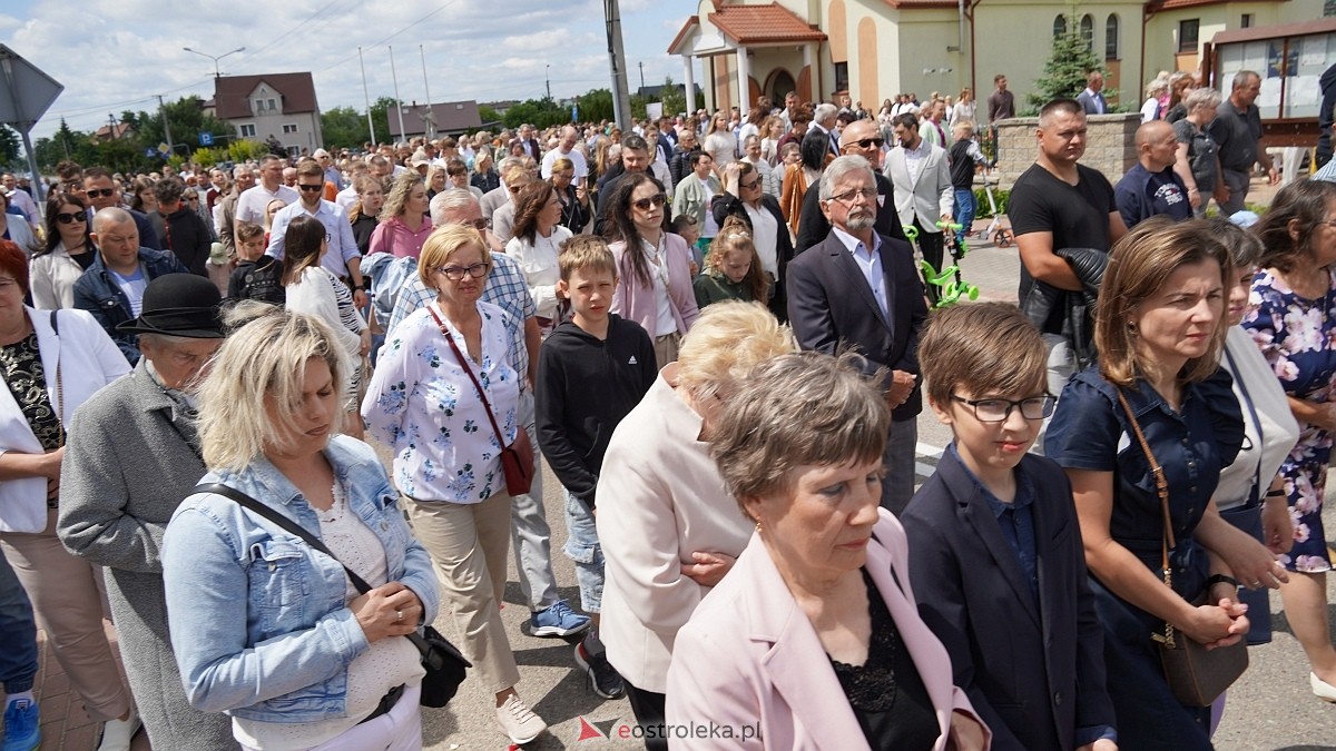 Procesja Bożego Ciała w parafii pw. NMP Królowej Rodzin [19.06.2025] - zdjęcie #147 - eOstroleka.pl