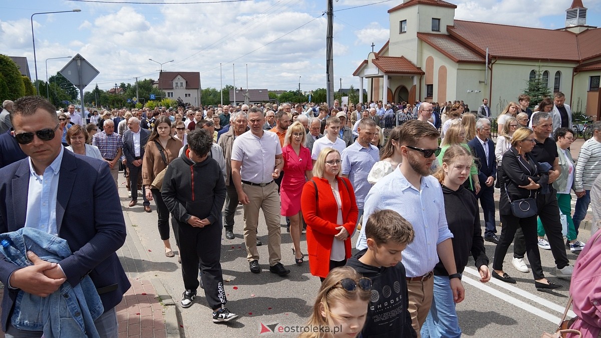 Procesja Bożego Ciała w parafii pw. NMP Królowej Rodzin [19.06.2025] - zdjęcie #137 - eOstroleka.pl