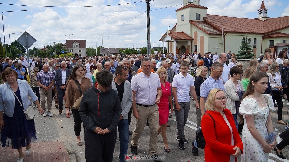 Procesja Bożego Ciała w parafii pw. NMP Królowej Rodzin [19.06.2025] - zdjęcie #133 - eOstroleka.pl